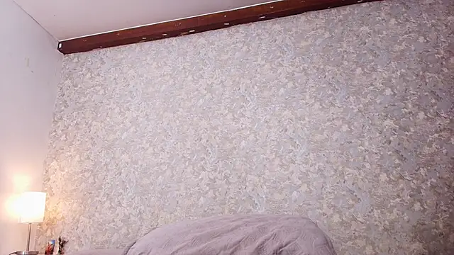 Snapshot of nicol_f chatting on 11.10.25 nicol f online show from 11.10.25