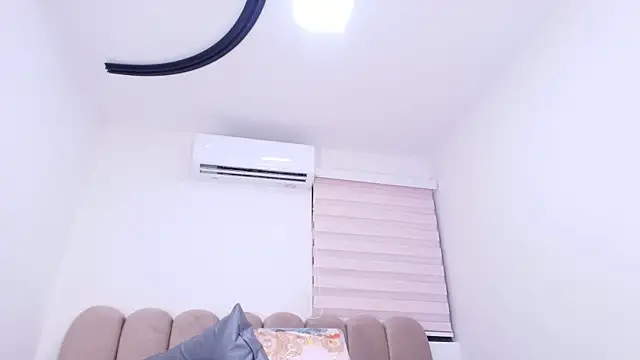 Snapshot of nicol_f chatting on 12.05.25 nicol f online show from 12.05.25