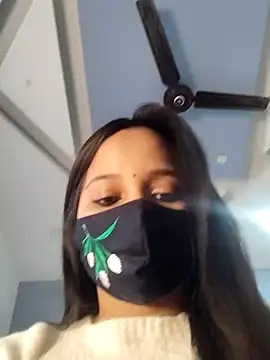 Snapshot of Varnika_aarora chatting on 12.16.24 Varnika aarora online show from 12.16.24