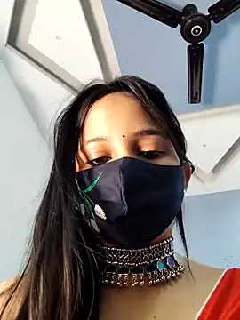 Snapshot of Varnika_aarora chatting on 12.24.24 Varnika aarora online show from 12.24.24