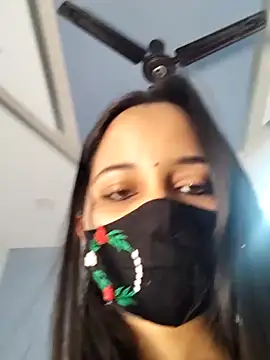 Snapshot of Varnika_aarora chatting on 12.25.24 Varnika aarora online show from 12.25.24