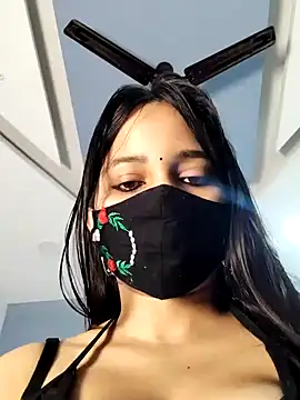 Snapshot of Varnika_aarora chatting on 12.27.24 Varnika aarora online show from 12.27.24