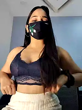 Snapshot of Varnika_aarora chatting on 12.28.24 Varnika aarora online show from 12.28.24