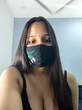 Snapshot of Varnika_aarora chatting on 02.05.25 Varnika aarora online show from 02.05.25