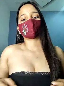 Snapshot of Varnika_aarora chatting on 02.18.25 Varnika aarora online show from 02.18.25