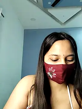 Snapshot of Varnika_aarora chatting on 02.26.25 Varnika aarora online show from 02.26.25