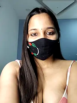 Snapshot of Varnika_aarora chatting on 03.04.25 Varnika aarora online show from 03.04.25