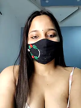 Snapshot of Varnika_aarora chatting on 03.04.25 Varnika aarora online show from 03.04.25