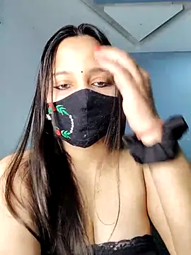 Snapshot of Varnika_aarora chatting on 03.05.25 Varnika aarora online show from 03.05.25