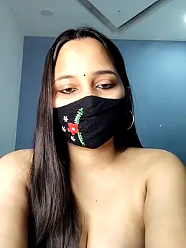 Snapshot of Varnika_aarora chatting on 03.08.25 Varnika aarora online show from 03.08.25