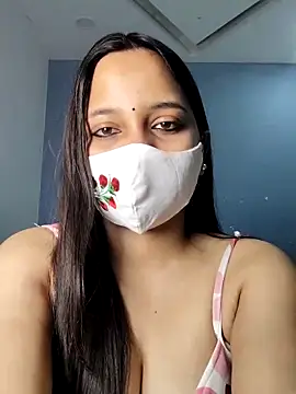 Snapshot of Varnika_aarora chatting on 03.11.25 Varnika aarora online show from 03.11.25