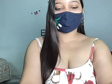 Snapshot of Varnika_aarora chatting on 10.19.25 Varnika aarora online show from 10.19.25