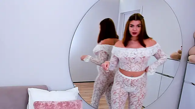 Snapshot of MelanieCarterr chatting on 11.13.25 MelanieCarterr online show from 11.13.25