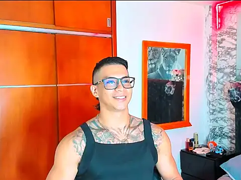 Snapshot of Aaron_Toy chatting on 01.07.26 Aaron Toy online show from 01.07.26