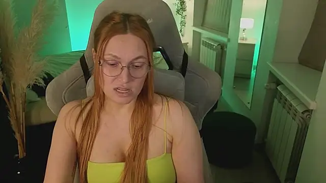 Snapshot of Love_Call chatting on 02.21.25 Love Call online show from 02.21.25