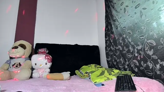 Snapshot of Michi_sexy chatting on 11.13.25 Michi sexy online show from 11.13.25