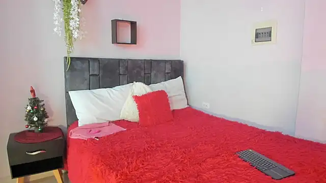 Snapshot of kitty_myers chatting on 12.02.25 kitty myers online show from 12.02.25