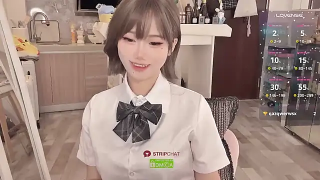 Snapshot of -XunMengLong- chatting on 12.04.24 -XunMengLong- online show from 12.04.24