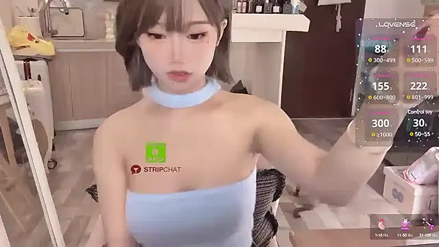 Snapshot of -XunMengLong- chatting on 12.05.24 -XunMengLong- online show from 12.05.24