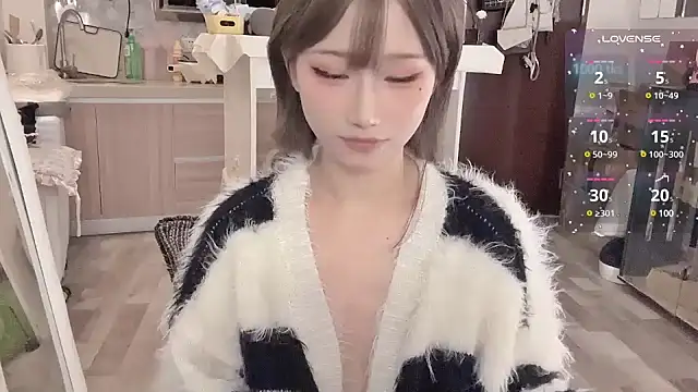 Snapshot of -XunMengLong- chatting on 02.17.25 -XunMengLong- online show from 02.17.25