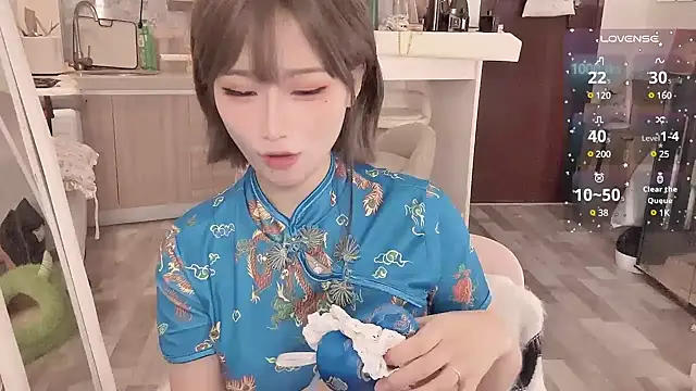 Snapshot of -XunMengLong- chatting on 02.22.25 -XunMengLong- online show from 02.22.25