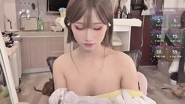 Snapshot of -XunMengLong- chatting on 03.05.25 -XunMengLong- online show from 03.05.25