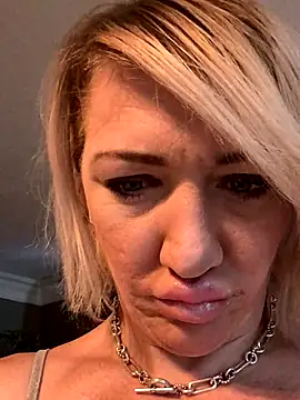 camdanz777 online show from 09.18.25