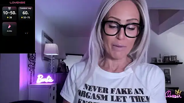 Snapshot of VelvetBarbie chatting on 02.21.26 VelvetBarbie online show from 02.21.26