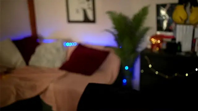 Bellis Perenis online show from 12.20.25