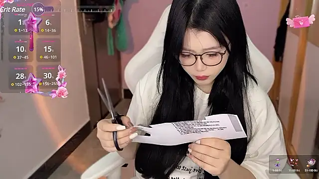 Snapshot of xiSSts chatting on 12.08.24 xiSSts online show from 12.08.24