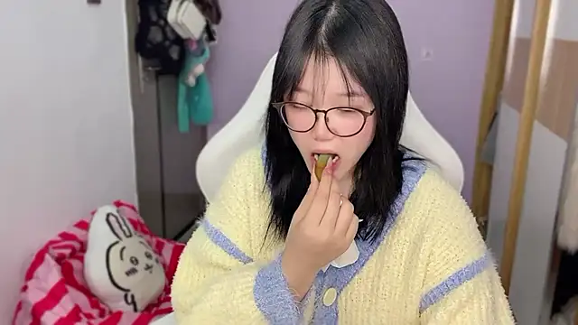 Snapshot of xiSSts chatting on 01.01.25 xiSSts online show from 01.01.25