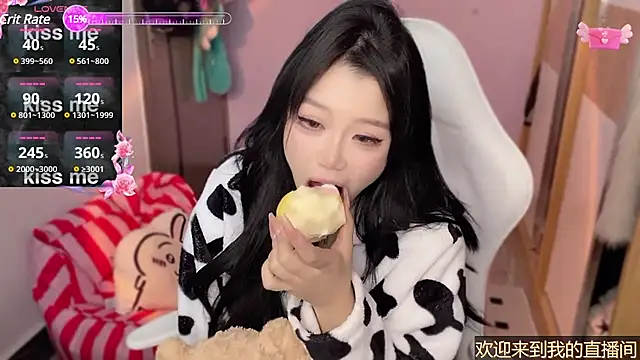 Snapshot of xiSSts chatting on 01.11.25 xiSSts online show from 01.11.25