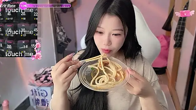 Snapshot of xiSSts chatting on 03.23.25 xiSSts online show from 03.23.25