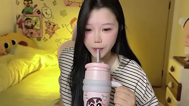 Snapshot of xiSSts chatting on 10.05.25 xiSSts online show from 10.05.25