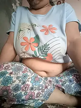 Snapshot of Kavya_kapoor chatting on 11.05.25 Kavya kapoor online show from 11.05.25