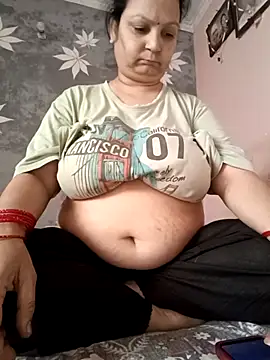 Snapshot of Kavya_kapoor chatting on 11.13.25 Kavya kapoor online show from 11.13.25