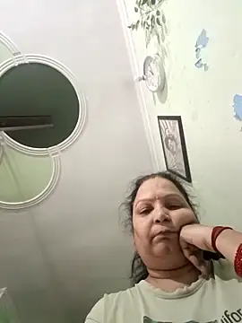 Snapshot of Kavya_kapoor chatting on 11.21.25 Kavya kapoor online show from 11.21.25