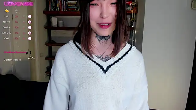 Snapshot of Dark_Ester chatting on 03.11.25 Dark Ester online show from 03.11.25