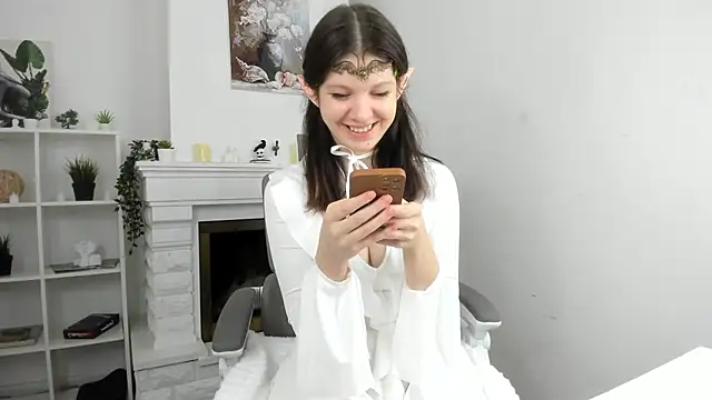 Snapshot of Baby_Evalena chatting on 11.05.25 Baby Evalena online show from 11.05.25