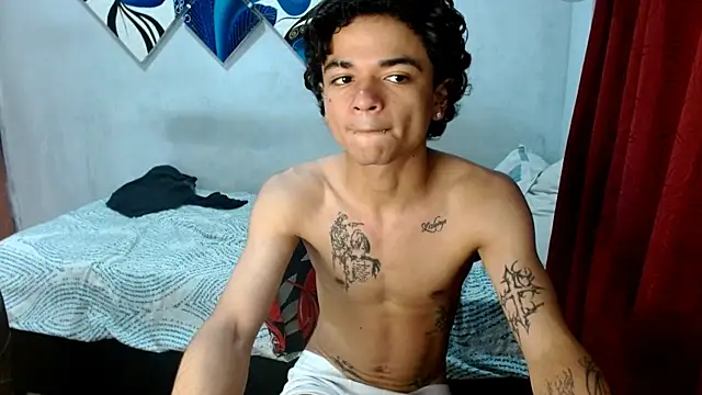 Snapshot of Lovebeng_ chatting on 11.17.25 Lovebeng online show from 11.17.25