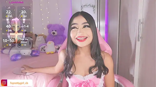 Snapshot of urfavprettygirl chatting on 10.28.25 urfavprettygirl online show from 10.28.25