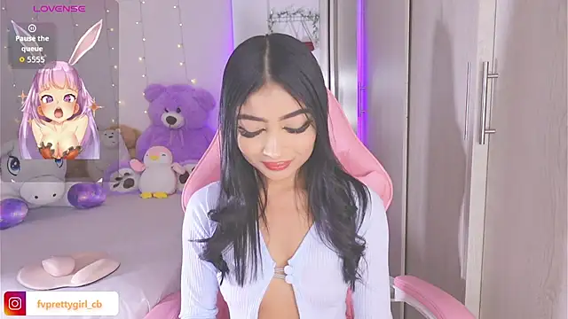 Snapshot of urfavprettygirl chatting on 11.25.25 urfavprettygirl online show from 11.25.25