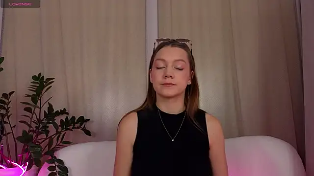 Snapshot of AliceBrayan chatting on 03.17.25 AliceBrayan online show from 03.17.25