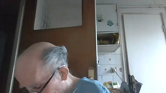 Snapshot of mariusica1@xh chatting on 03.12.26 mariusica1xh online show from 03.12.26