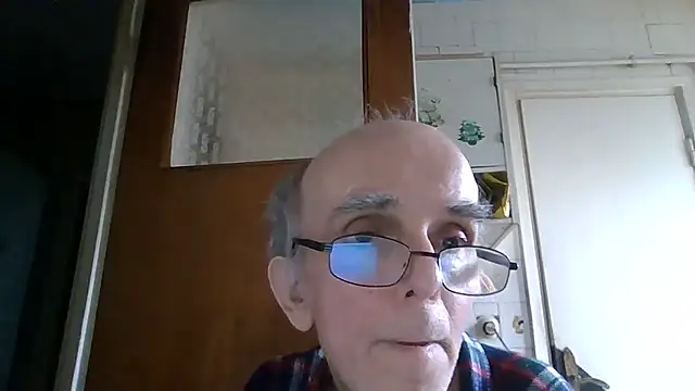 Snapshot of mariusica1@xh chatting on 03.17.26 mariusica1xh online show from 03.17.26