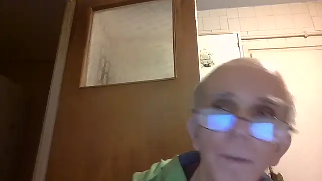 Snapshot of mariusica1@xh chatting on 04.05.26 mariusica1xh online show from 04.05.26