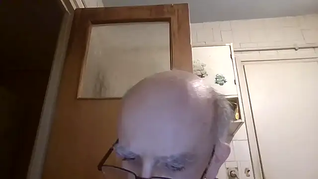 Snapshot of mariusica1@xh chatting on 04.06.26 mariusica1xh online show from 04.06.26