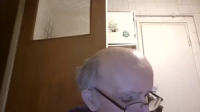 Snapshot of mariusica1@xh chatting on 04.08.26 mariusica1xh online show from 04.08.26