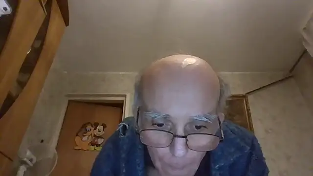 Snapshot of mariusica1@xh chatting on 04.12.26 mariusica1xh online show from 04.12.26