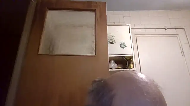 Snapshot of mariusica1@xh chatting on 04.15.26 mariusica1xh online show from 04.15.26